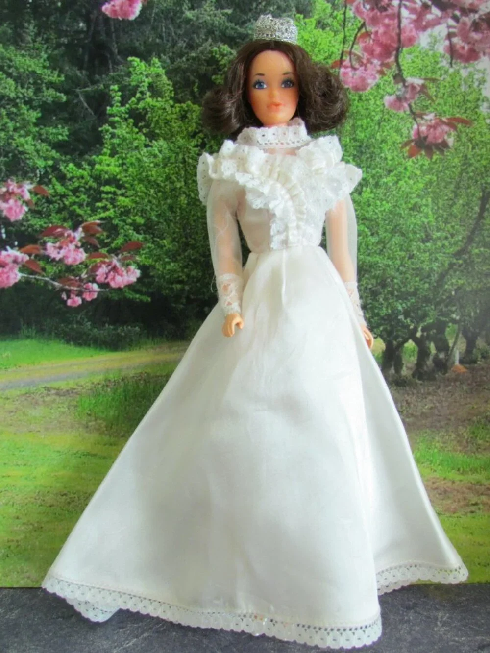 MISS AMERICA BARBIE DOLL, 1972, CROWN on FLIP HAIR-DO, BRIDE & SPOTLIGHT GOWNS